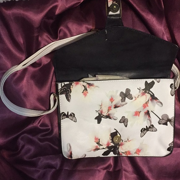 NWOT Vegan Leather Butterfly Purse Crossbody - Picture 3 of 7